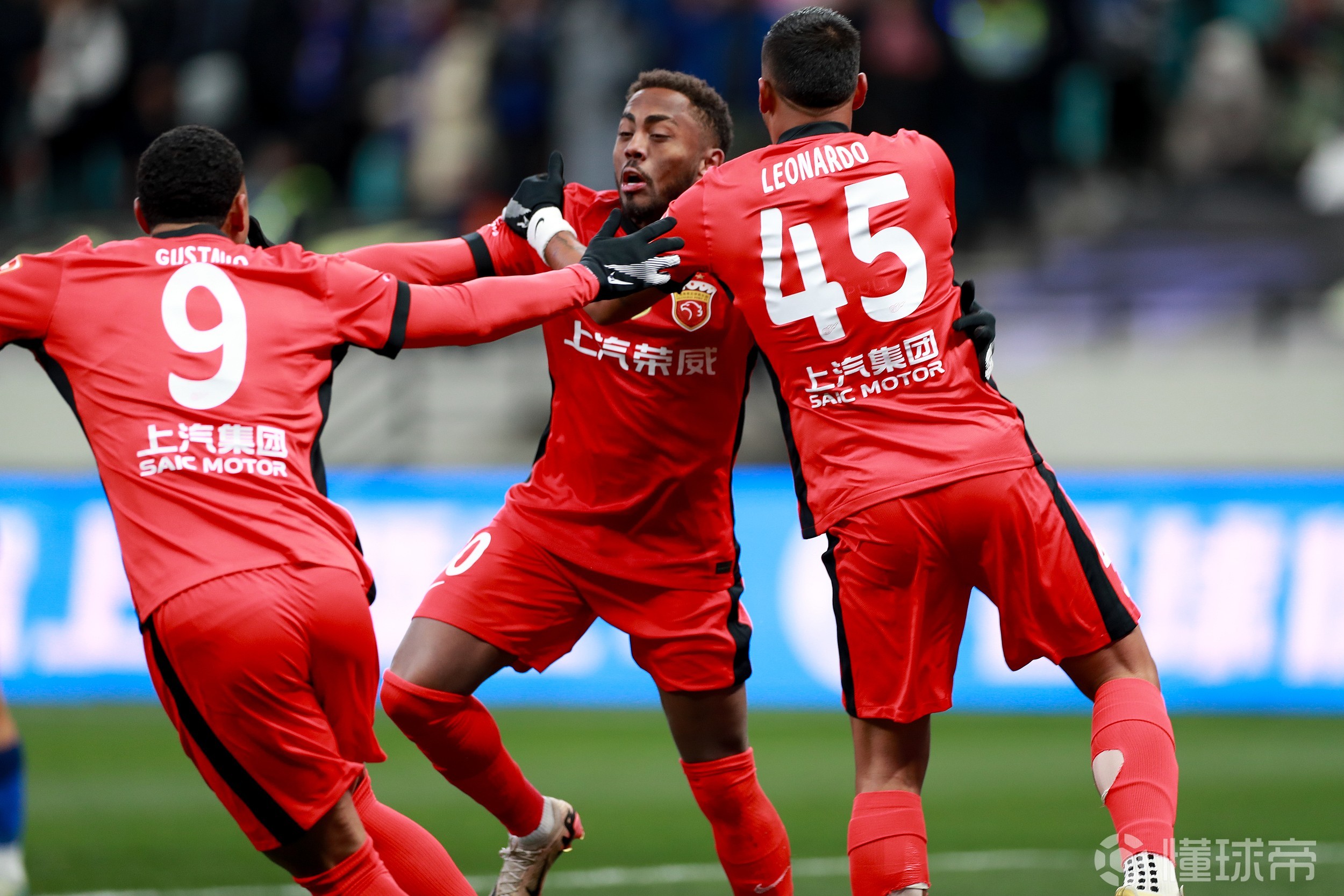 在欢笑中潜 在欢笑中潜